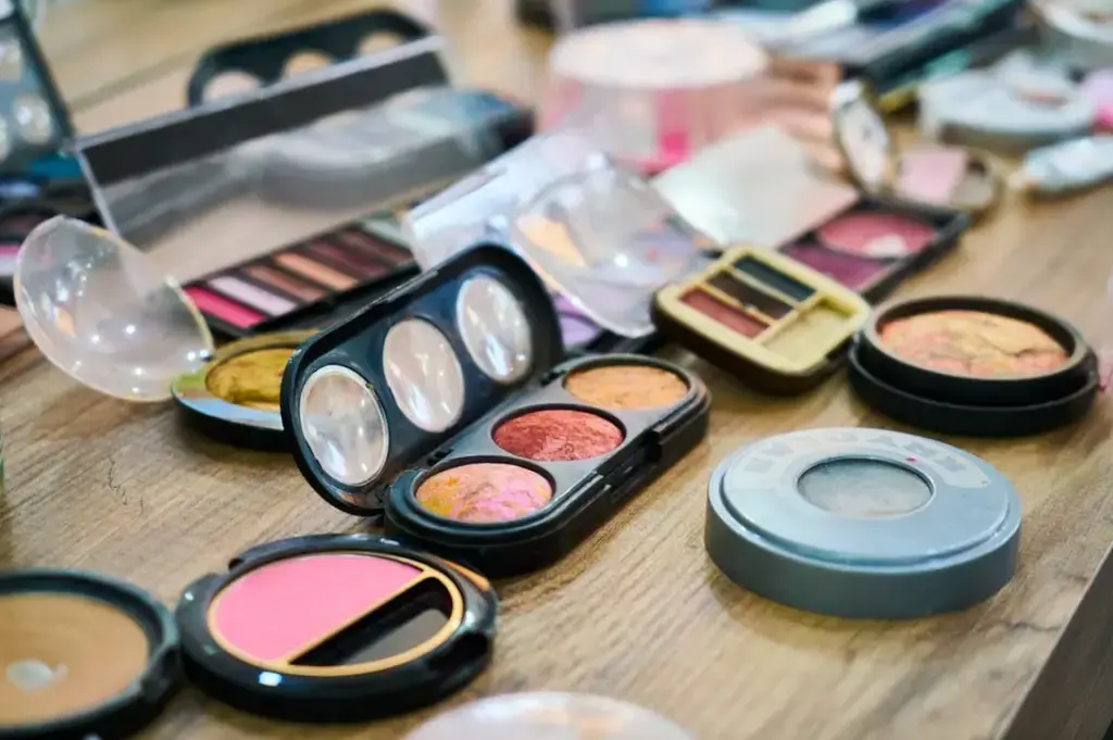 RIVAUBEAUTY眼彩王國，打造夢幻魅惑雙眸